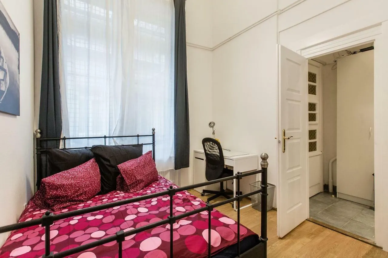The Rubi Apartment Budapest 0*,  Ungheria